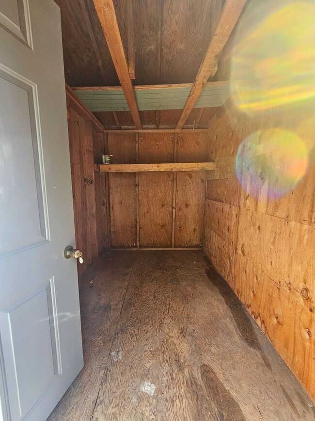 Building Photo - Private house, in great location!