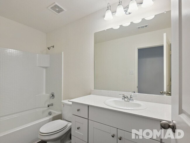 Building Photo - 4 Bedroom Single Family Home in Crowley