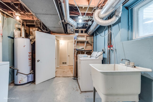 Building Photo - 420 7th Ave
