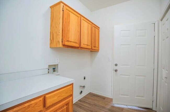 Building Photo - 1470 Forest St