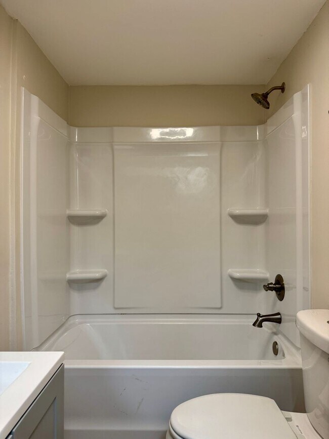 Building Photo - 975 Beason Dr