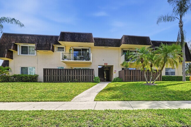 Building Photo - 13730 SW 90th Ave