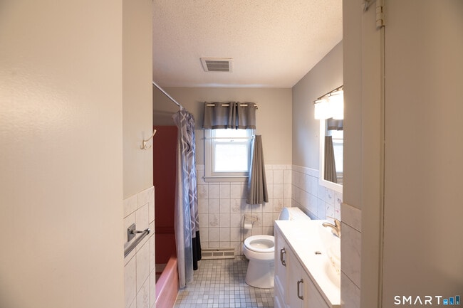 Building Photo - 3 Mountain View Dr