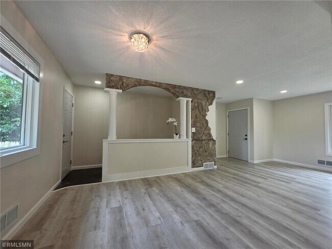 Building Photo - 1306 Woodhill Rd