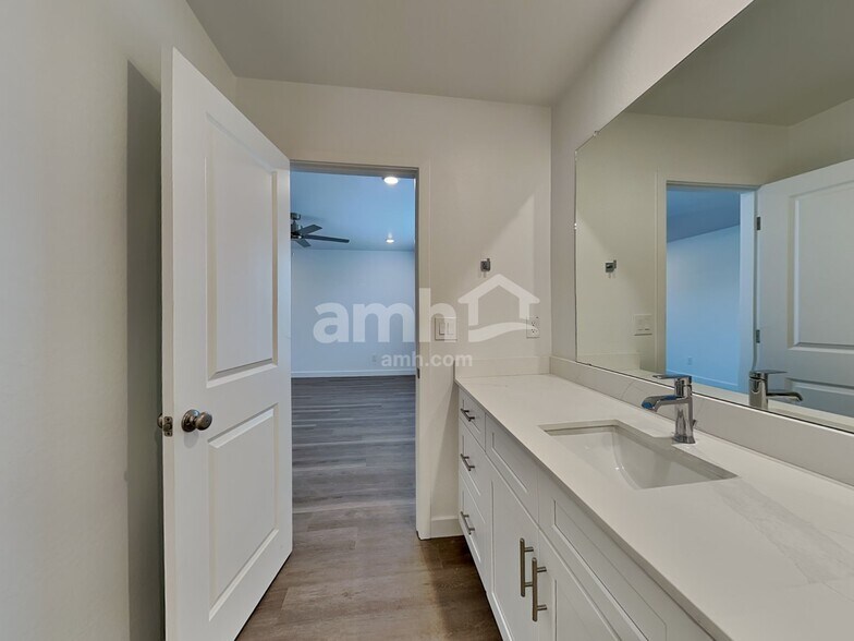 Building Photo - 20177 W Thomas Rd