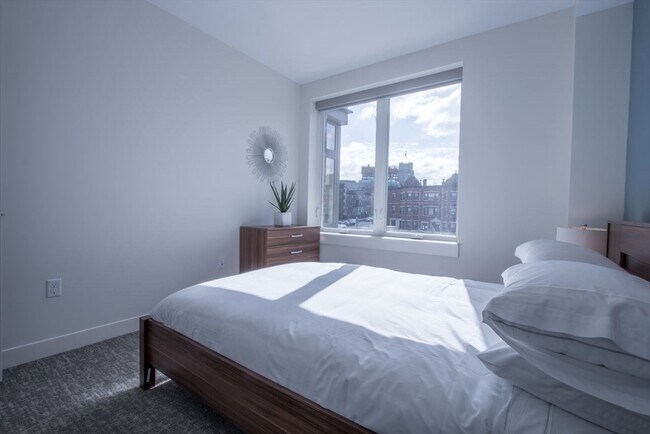 Building Photo - 900 Beacon St