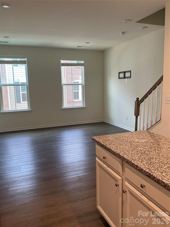 Building Photo - 6222 Cleburne Ct