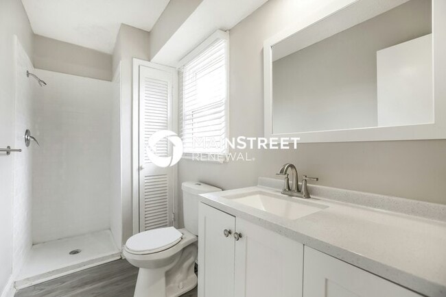 Building Photo - 4 Bedroom Pet-Friendly Home in Independence, MO with Main Street Renewal