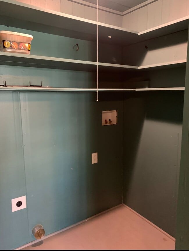 Building Photo - 110 N Hilliard St