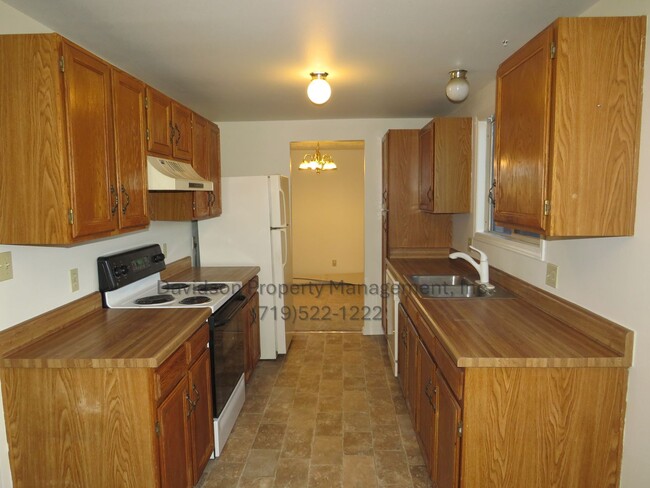 Building Photo - Beautiful 3-Bedroom House in Eastern Color...