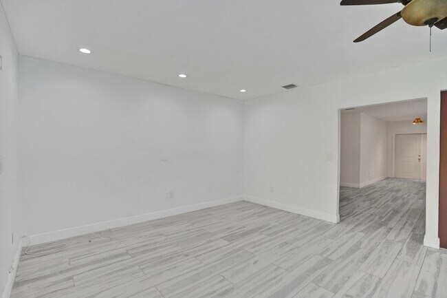 Building Photo - 5721 SW 11th St