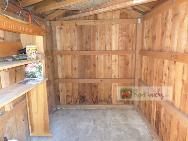 Building Photo - Adorable 3-Bedroom Home w/Large Fenced Yar...