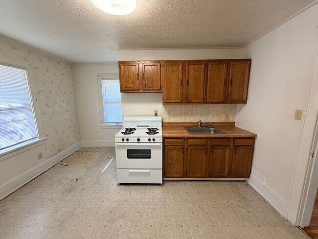 Building Photo - 409 29th St