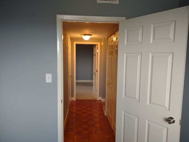 Building Photo - Marvellous Two Bedroom Condo With Perks!