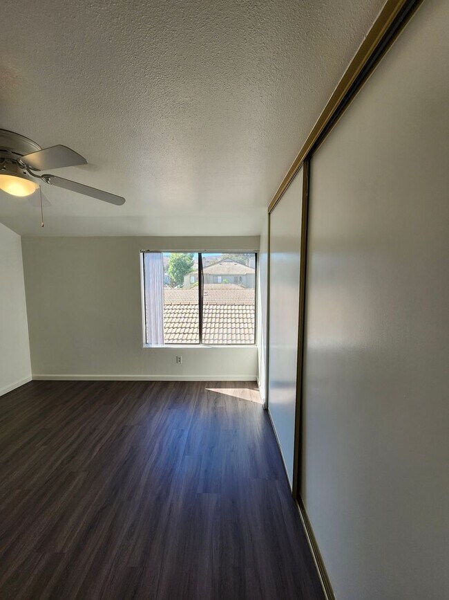 Building Photo - Beautiful 2-Bedroom Condo in Phillips Ranch
