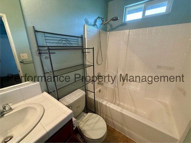 Building Photo - Charming 3 Bed/2 Bath Home in McFarland w/...