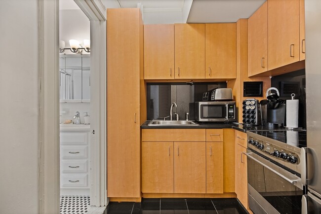 Building Photo - 21 Beacon St
