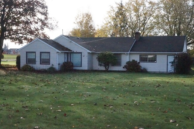 Building Photo - Large lot with room for a garden