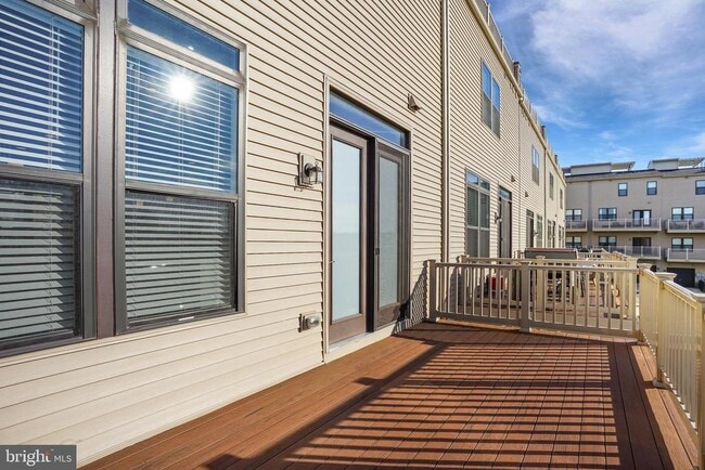 Building Photo - 44734 Roosevelt Sq