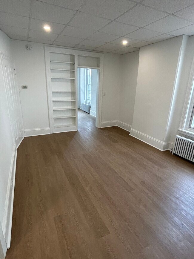 Building Photo - 411 School St