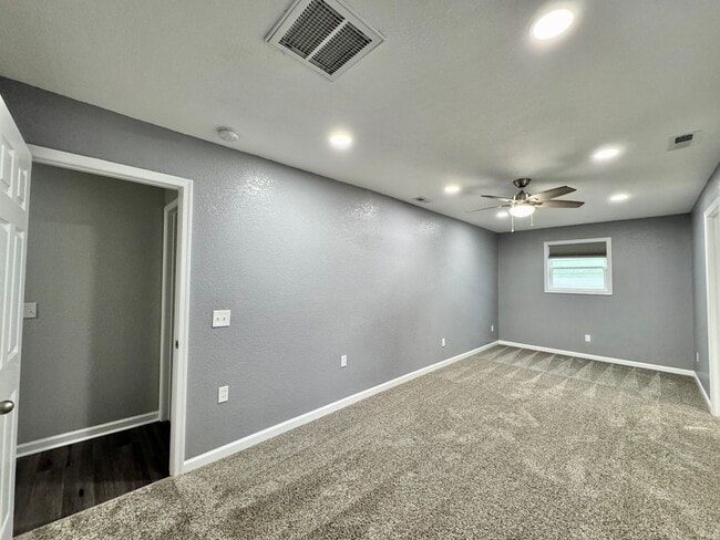 Building Photo - Fully-Updated 1st-Time Rental! Ready NOW! Pet Friendly w/Large, Detached Garage Workshop!