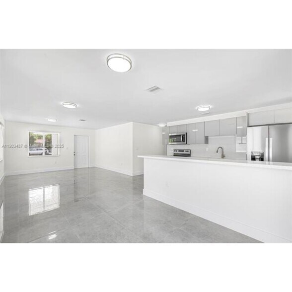 Building Photo - 933 NW 50th St