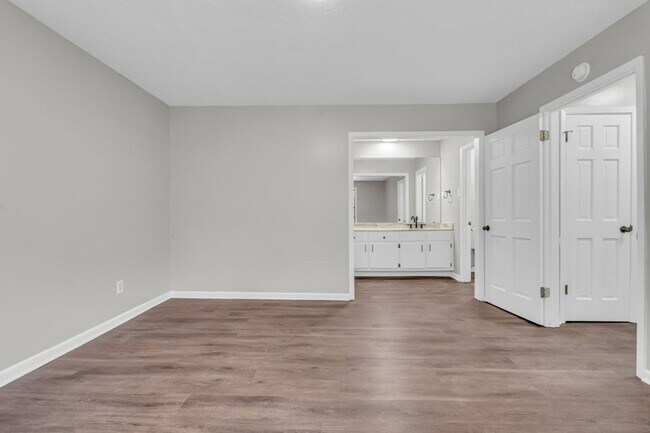Building Photo - 1315 Ruffwood Rd
