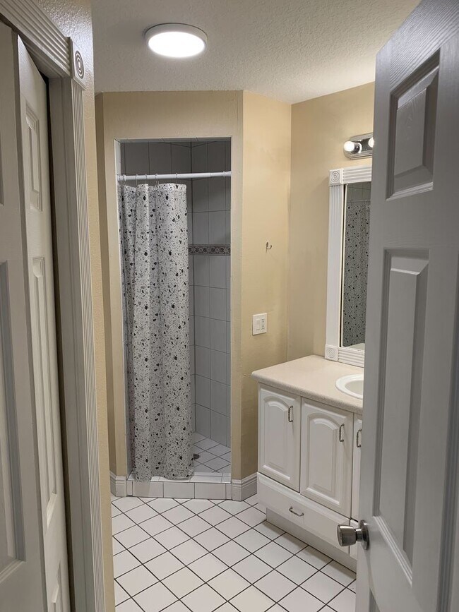 Building Photo - Spacious Winter Park Village area house fo...