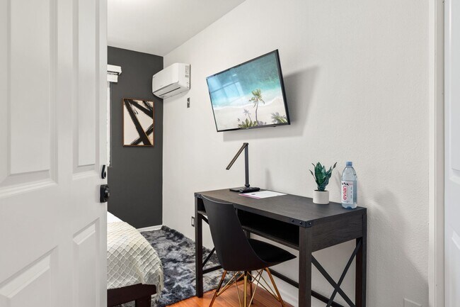 Building Photo - 10777 Ashton Ave