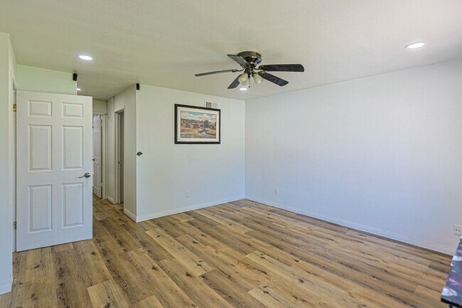 Building Photo - 3440 W Park Balboa Ave