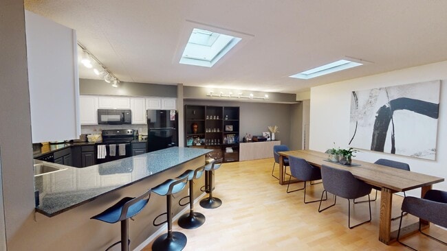 Building Photo - 270 E Highland Ave