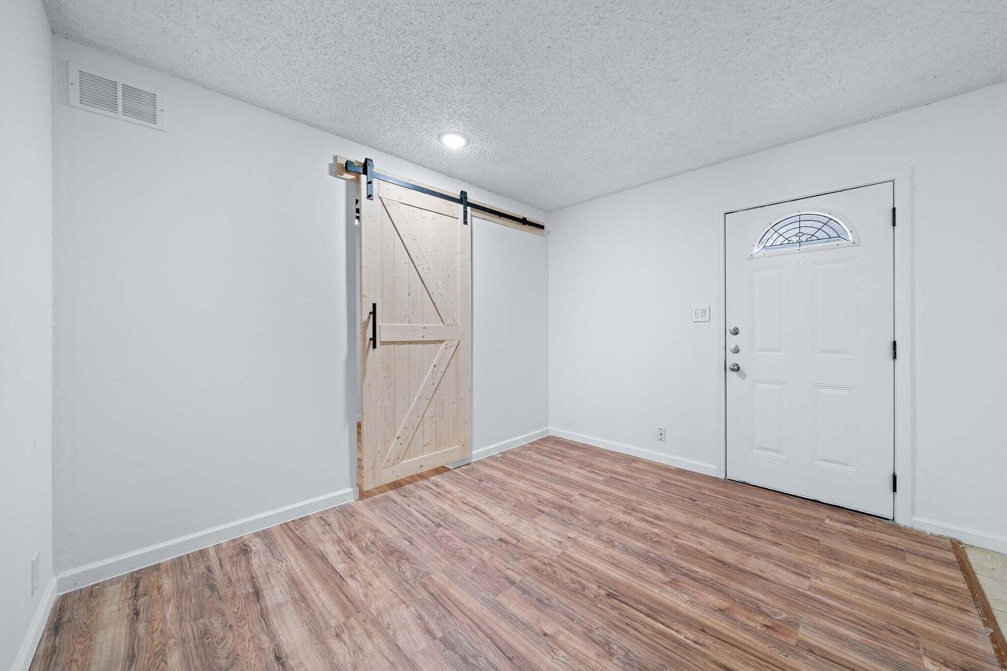 Building Photo - 9008 Galewood Dr