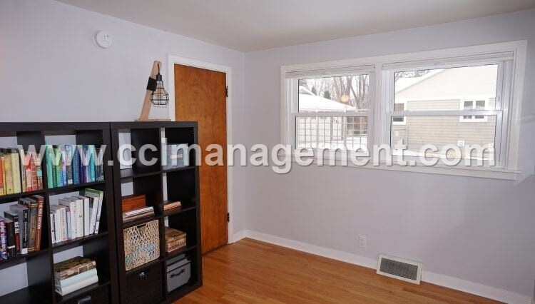 Building Photo - 501 W Dean Ave