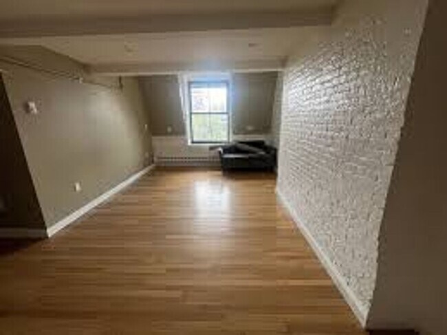 Building Photo - 115 Beacon St