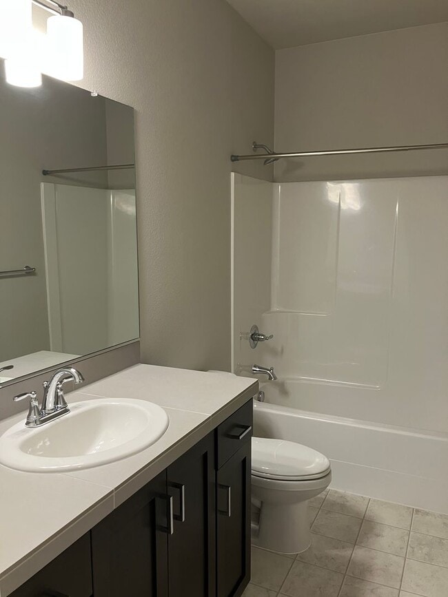 Building Photo - Large Three Bedroom Home in Sustainable South Salem Community