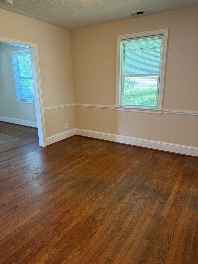Building Photo - Spacious home close to METRO, Uof MD, etc.