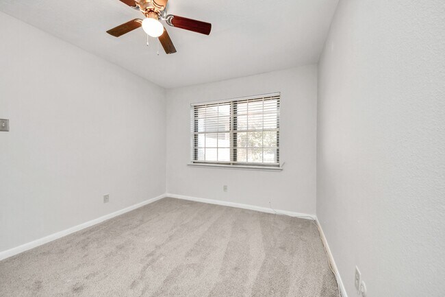 Building Photo - 14802 Scotter Dr