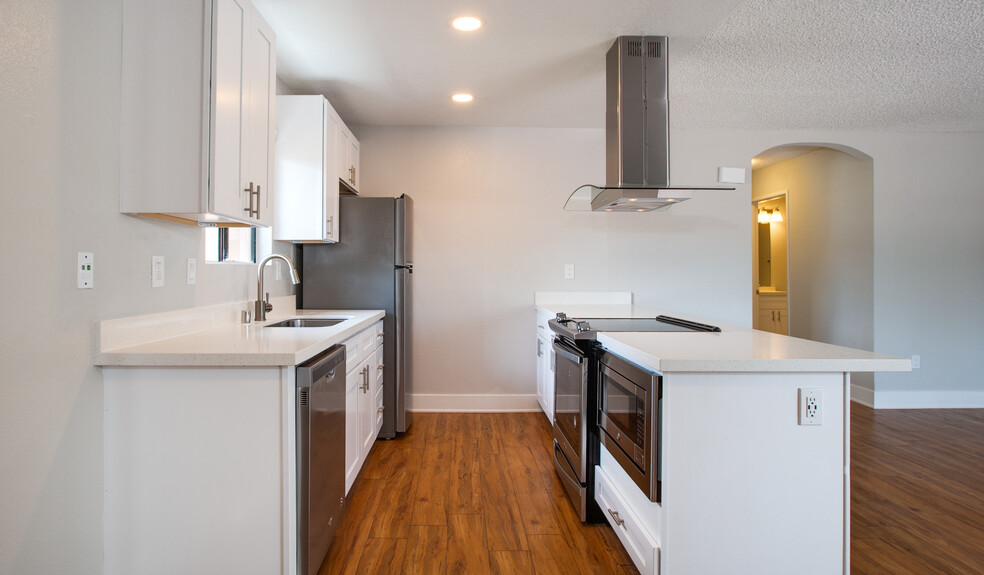 Renovated kitchens with premium finishes are available for upgrade. Ask the leasing team for more details. - Hidden Cove Apartments