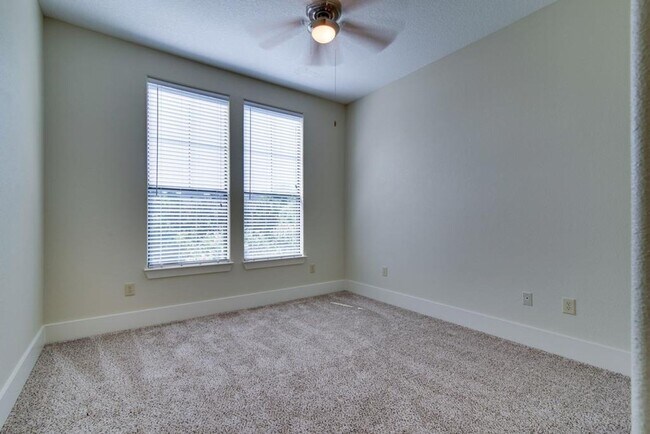 Building Photo - 2-Bed/2-Bath in Green Hills/Belmont/Vanderbilt