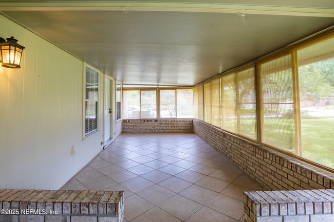 Building Photo - 2081 Magnus Ln