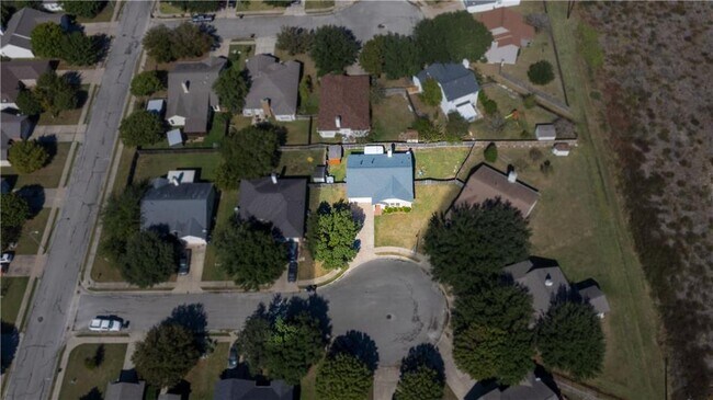Building Photo - 105 Bluejay Cove