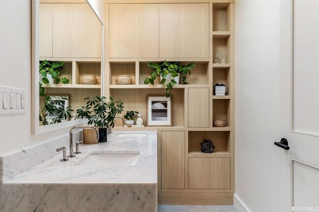 Building Photo - Glen Park: Impressive Top Floor Unfurnishe...