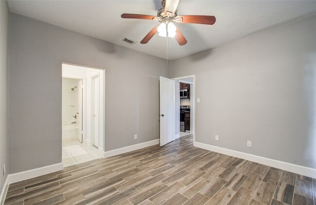 Building Photo - 9707 Richmond Ave.