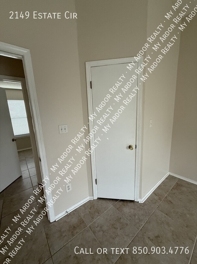 Building Photo - 2149 Estate Cir