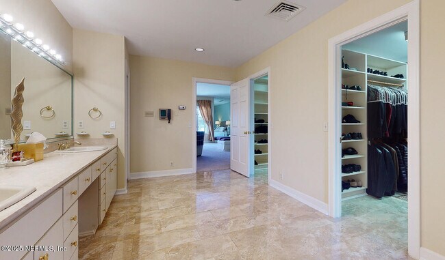 Building Photo - 7987 Hollyridge Rd