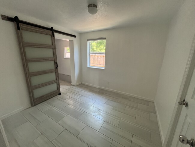 Building Photo - 43 Alamanda Dr