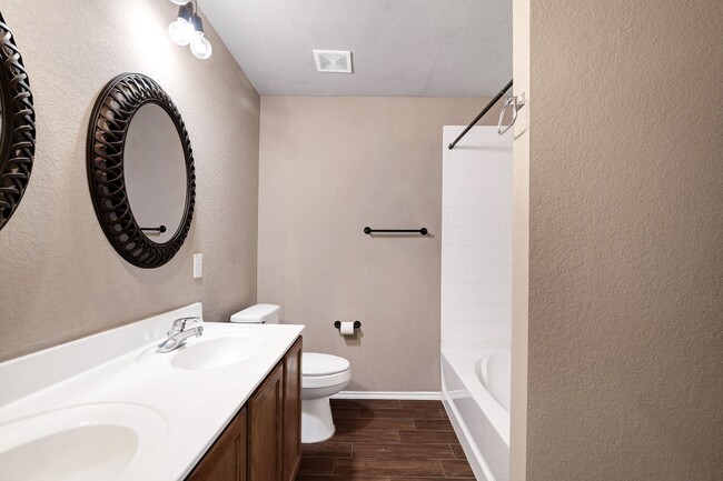 Building Photo - ***APPLICATION CURRENTLY UNDER REVIEW***Mo...