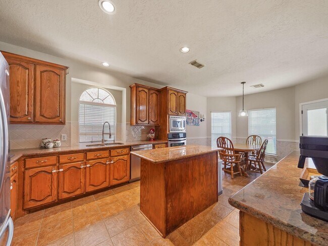 Building Photo - 719 Rock Springs Dr