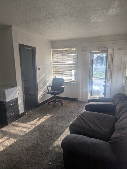 Building Photo - 2909 W Wyoming St