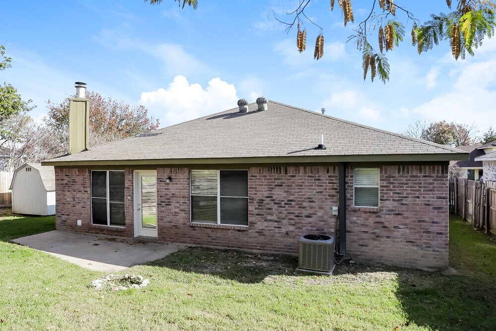 Building Photo - 7112 Woodhinge Dr